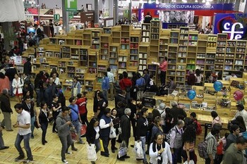¿Cómo aprovechar al máximo una feria del libro? Guía para visitantes